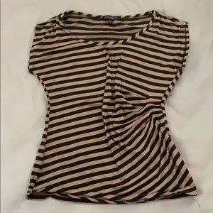 Striped tee with side pinched